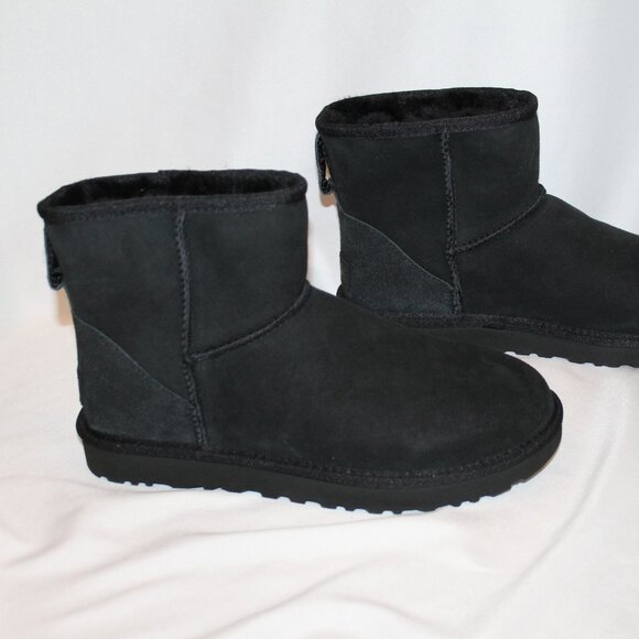 NIB UGG WOMEN'S SUEDE SHEARLING LINED BOOT BLACK - Picture 2 of 6